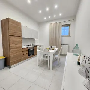 https://dimora-rudiae.lecce-hotels.com
